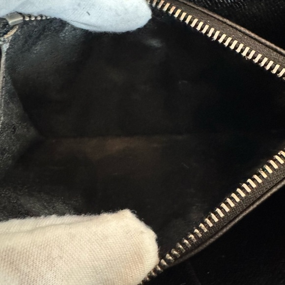 LOUIS VUITTON
Epi Demi Lune Pochette Black - Picture 10 of 17